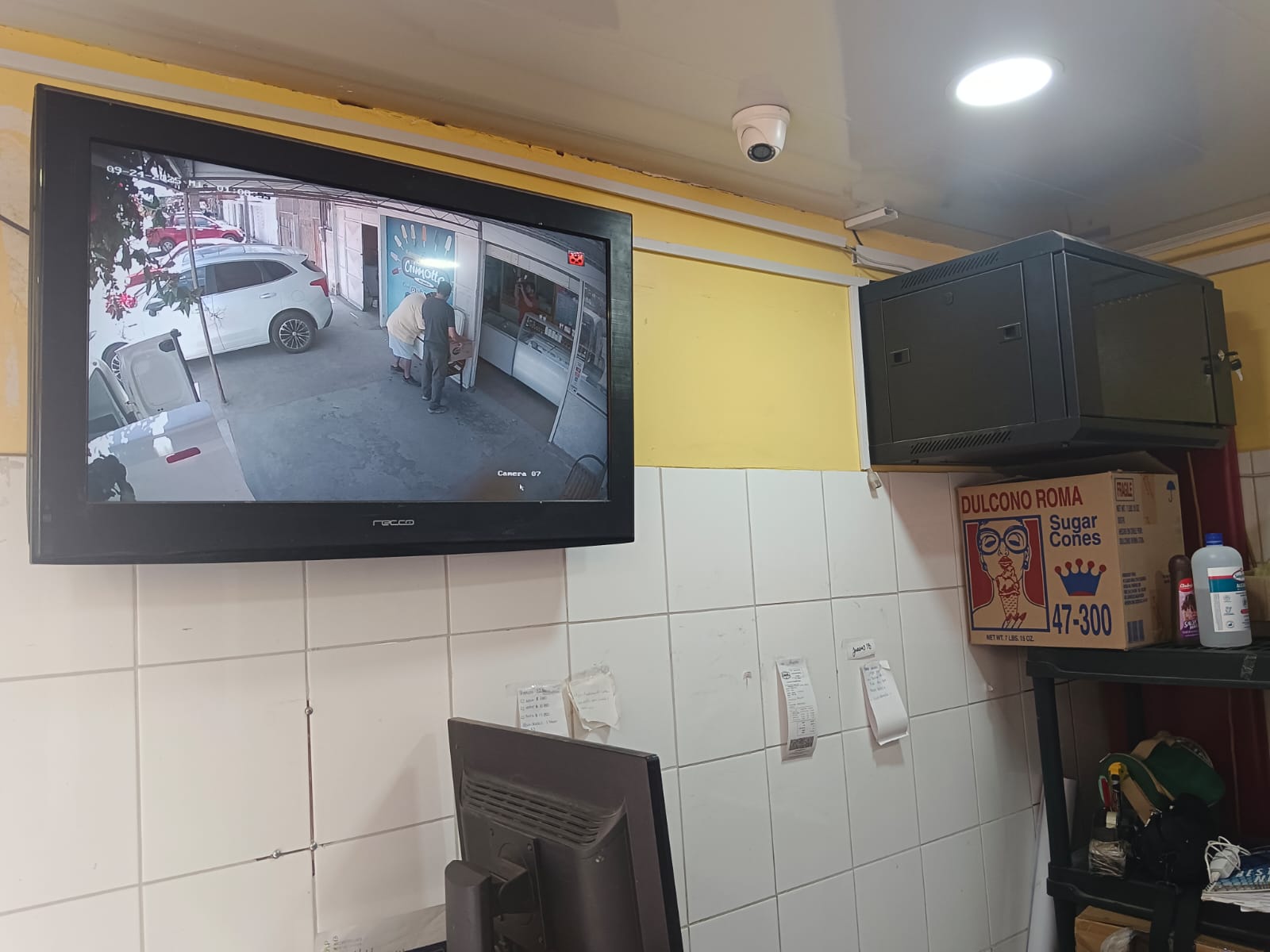 Instalación de cámara de seguridad industrial con visión nocturna en Arica